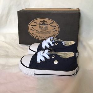 Dunlop infant shoes, navy. Size 5C.